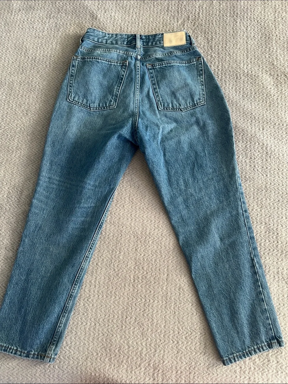 Everlane The Curvy 90's Cheeky Straight Jean Size 27 Cropped Medium Wash Denim